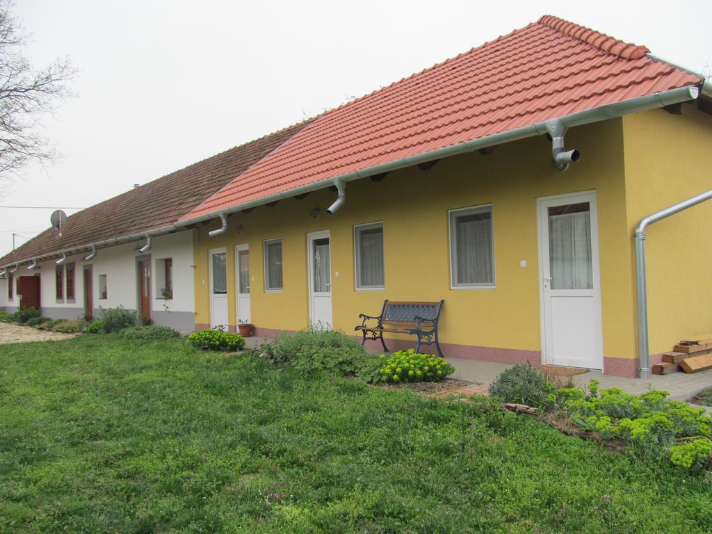 Rigófütty Vendégház Tiszaalpar Extérieur photo